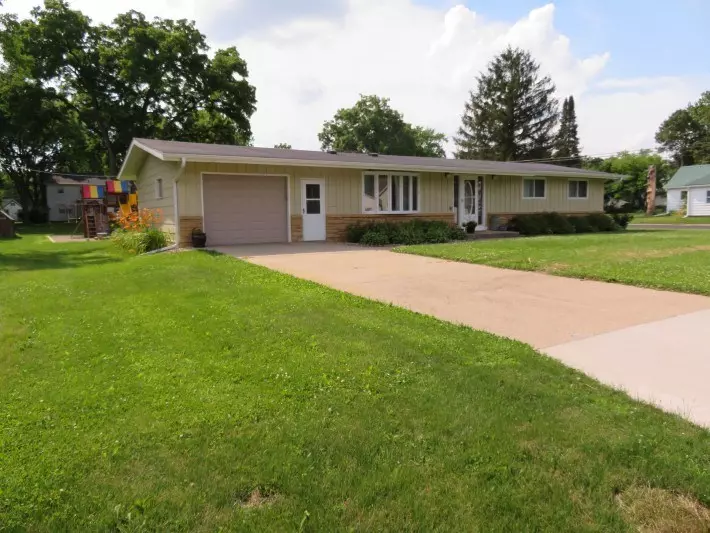 404 Scott St, Mazomanie, WI 53560