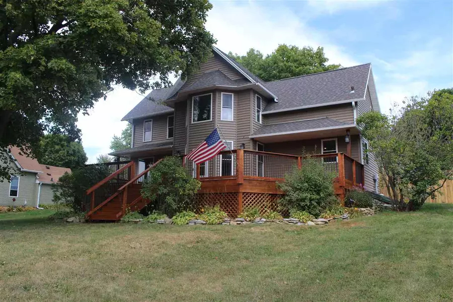 403 S Madison St, Montfort, WI 53569