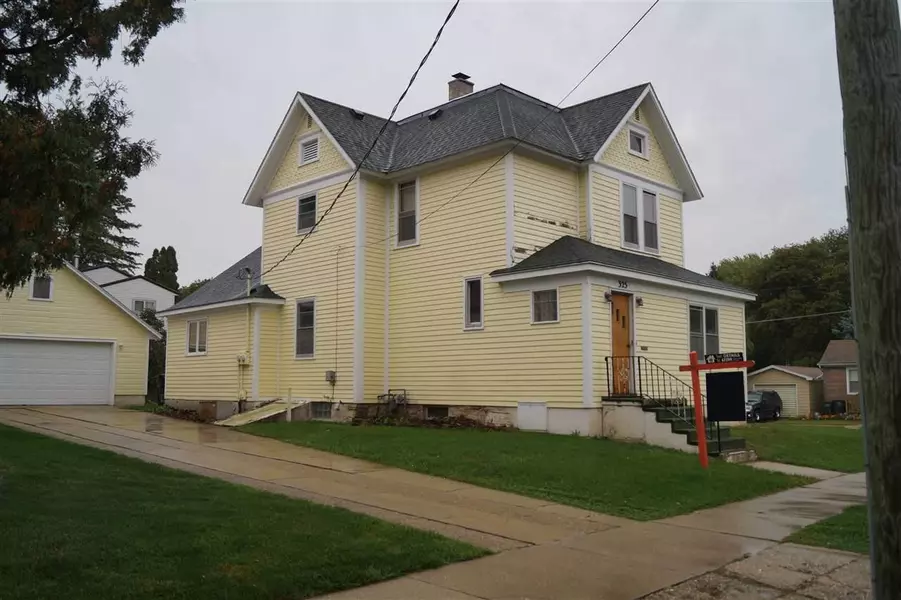 325 S Madison St, Stoughton, WI 53589