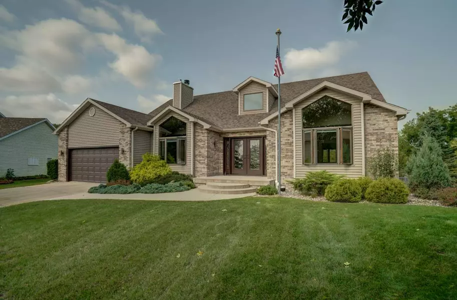 610 Wellington Cir, Sun Prairie, WI 53590