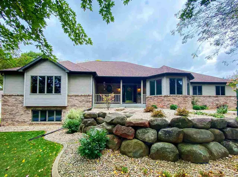 1602 Monticello Ln, Waunakee, WI 53597