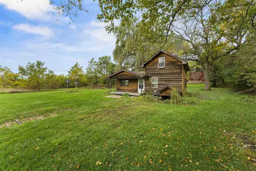 3537 Old Stone Rd, Stoughton, WI 53589