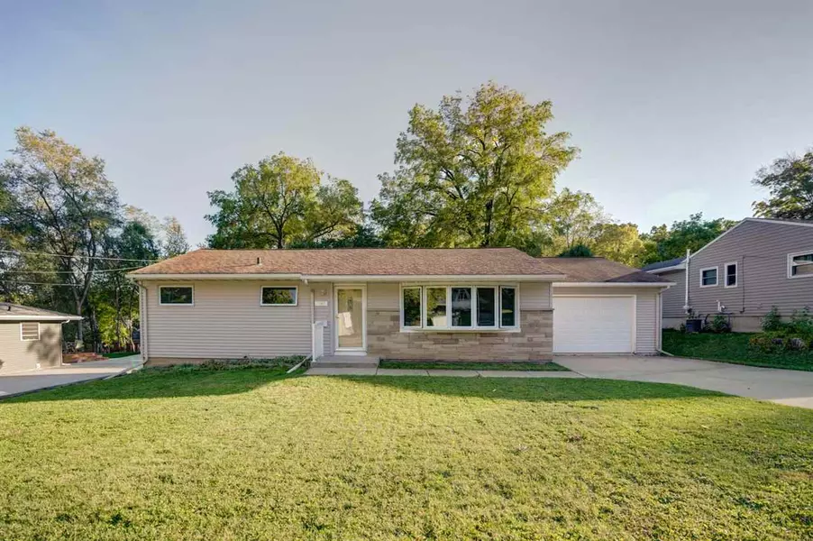 1306 Baskerville Ave, Monona, WI 53716