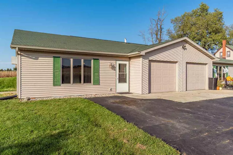 E12918 Shady Lane Rd, Baraboo, WI 53913