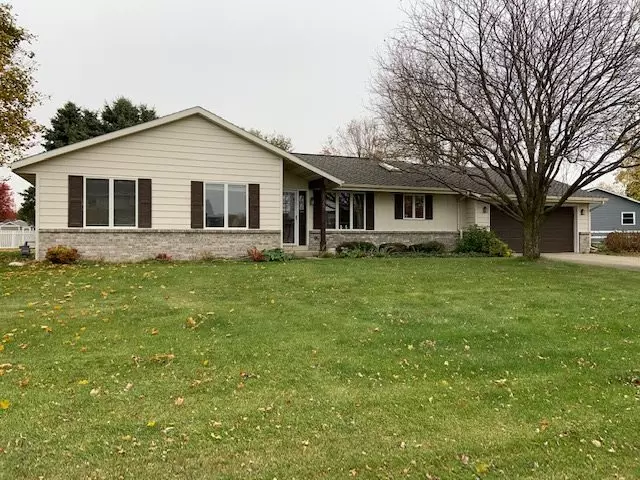 4545 Hearthridge Dr, Janesville, WI 53546