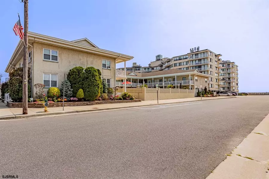 1600 Atlantic Ave #13, Longport, NJ 08403