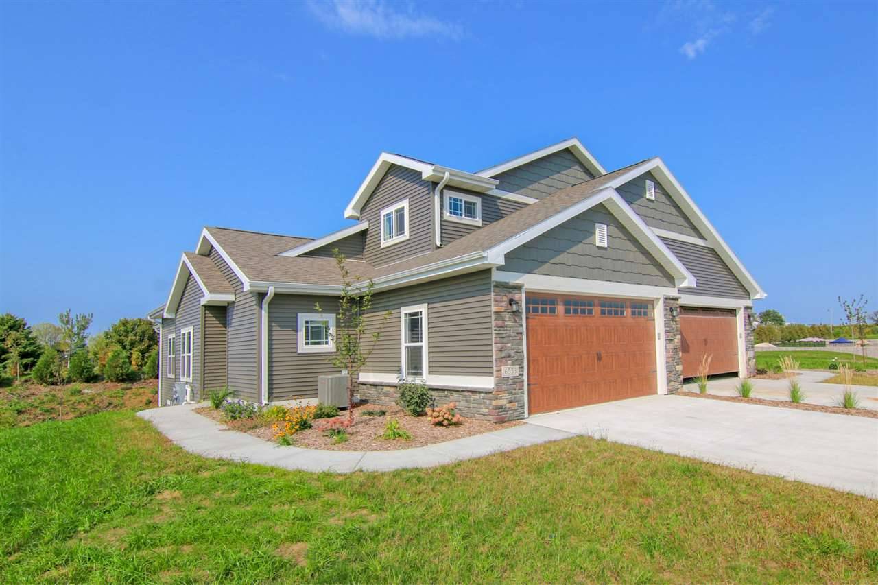 6553 Cortland Park Dr, Deforest, WI 53532