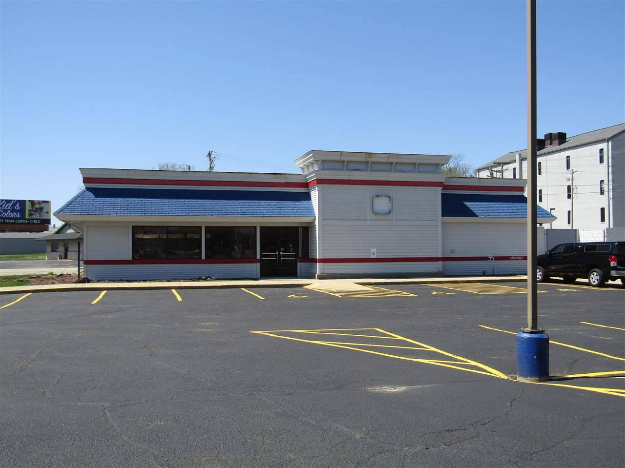 400 W Centerway, Janesville, WI 53548