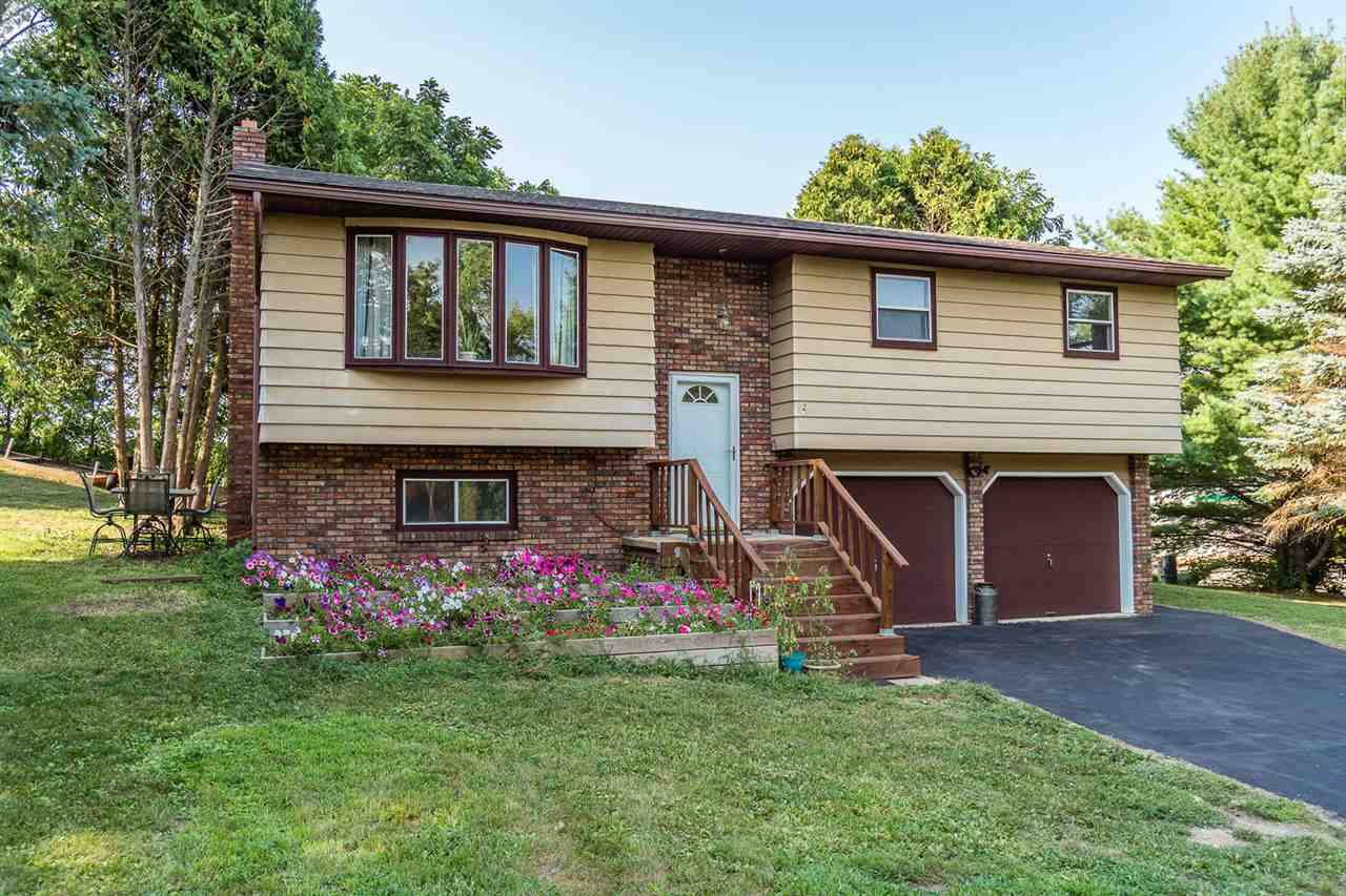 1050 Tinkham Tr, Baraboo, WI 53913