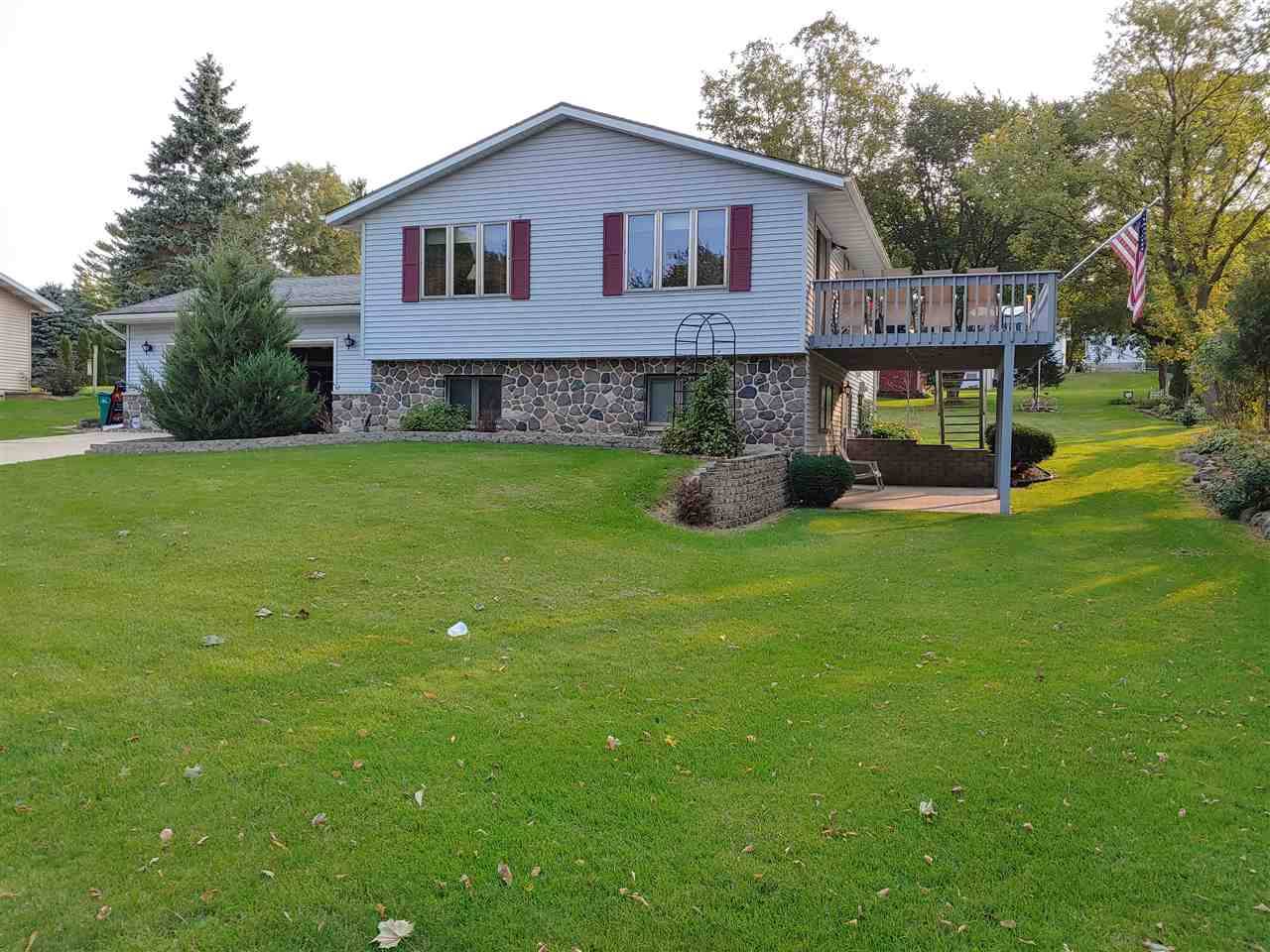 331 Parkway Dr,  Mount Horeb,  WI 53572