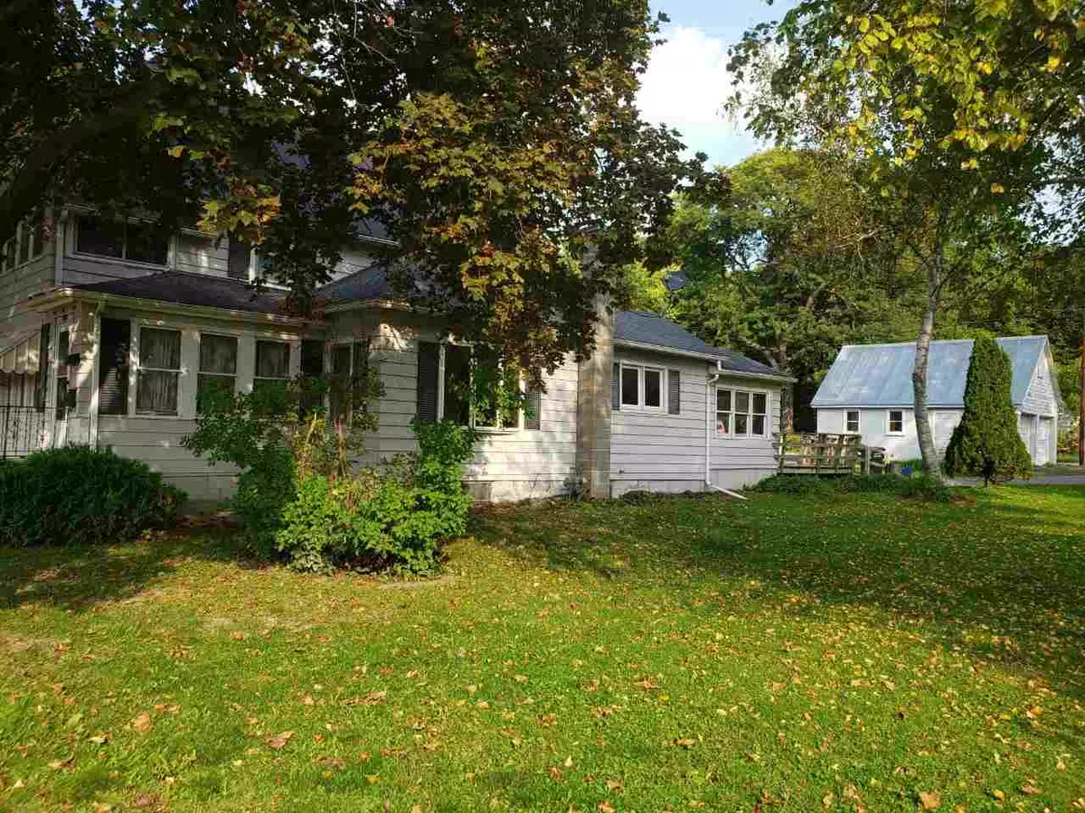 Baraboo, WI 53913,329 8th St