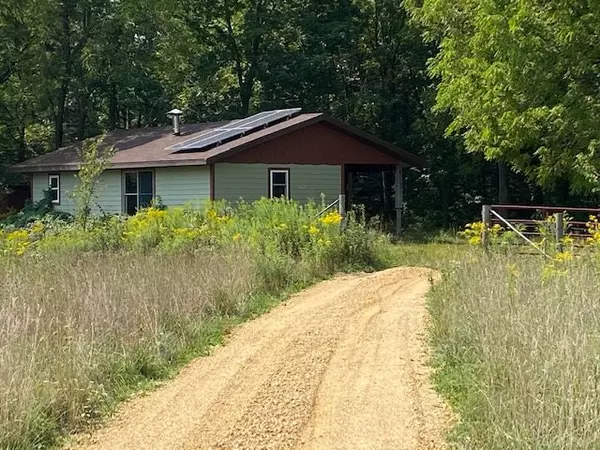 Cassville, WI 53806,11069 Settlement Rd