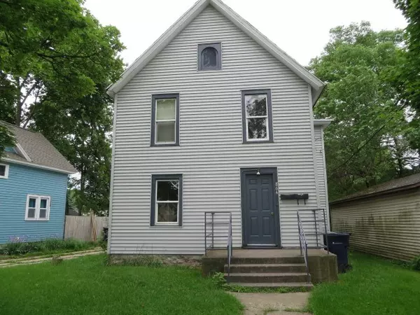 864 Walker St, Janesville, WI 53545