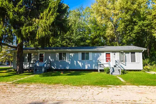 W1960-W1962 S Lawson Dr, Green Lake, WI 54941