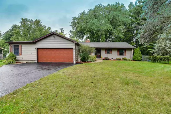 5525 Fieldstone Ln, Madison, WI 53704