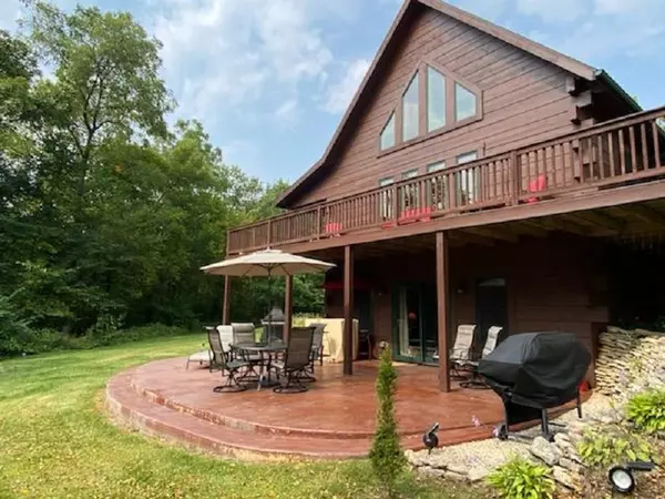 35103 Nature Ln, Prairie Du Chien, WI 53821