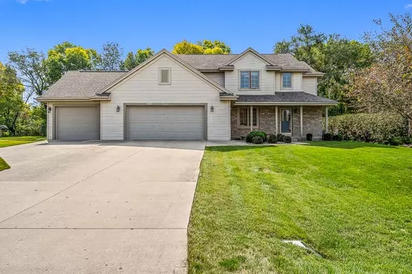 642 E Waterford Dr, Beloit, WI 53511