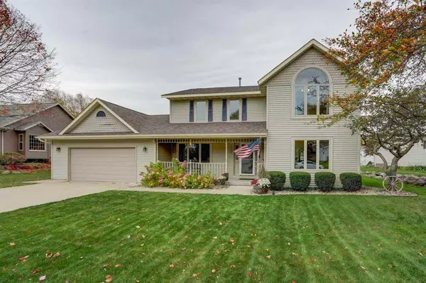 208 S Holiday Dr,  Waunakee,  WI 53597