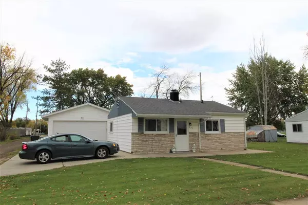 631 Thompson St, Portage, WI 53901-2428