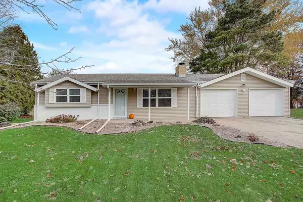 609 Lake Wisconsin Dr, Merrimac, WI 53561