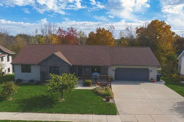 148 Lazy Lake Dr, Fall River, WI 53932