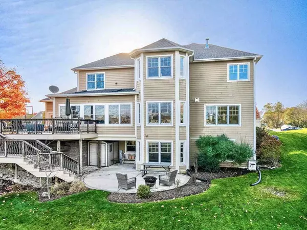 Oconomowoc, WI 53066-6510,533 Majestic View LN