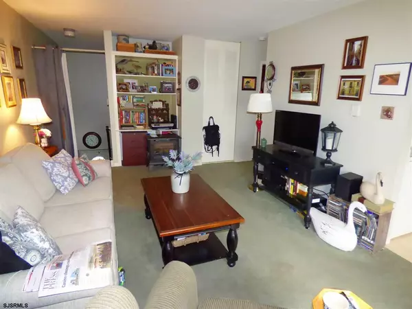 Egg Harbor Township, NJ 08234,32B Oxford Village #32B