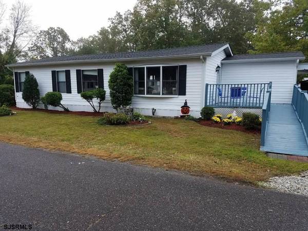 3 Holly Dr, Egg Harbor City, NJ 08215