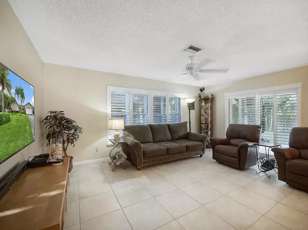 Lake Worth, FL 33467,121 W Plumosa LN