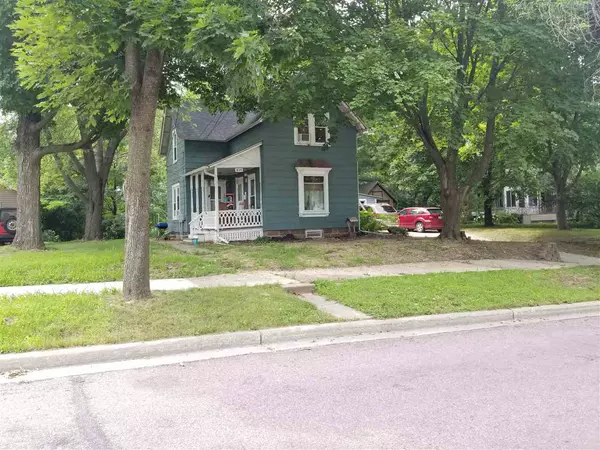 627 N Park St, Reedsburg, WI 53959