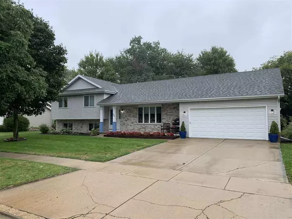 406 W Oak St, Cottage Grove, WI 53527