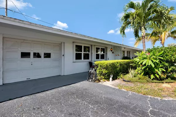 Lantana, FL 33462,722 Ridge RD 9