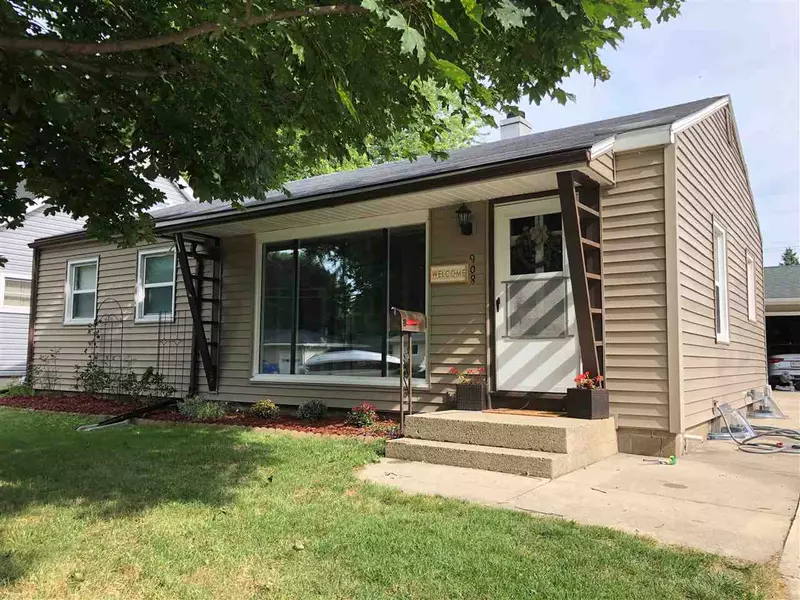 908 W Burnett St, Beaver Dam, WI 53916