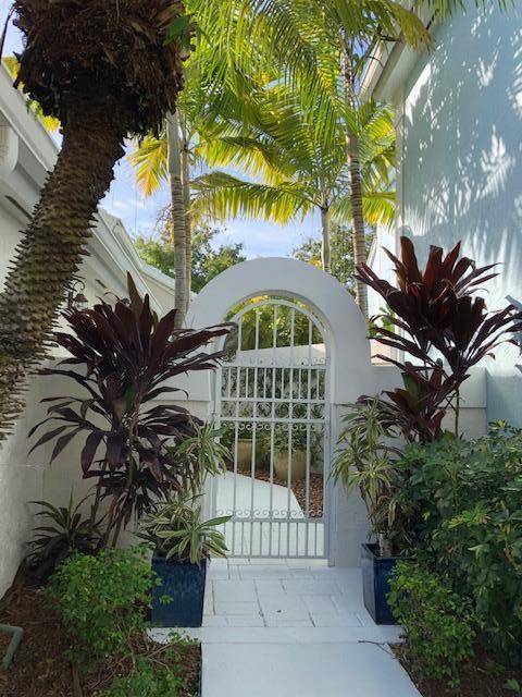 Palm Beach Gardens, FL 33418,19 Blenheim Court