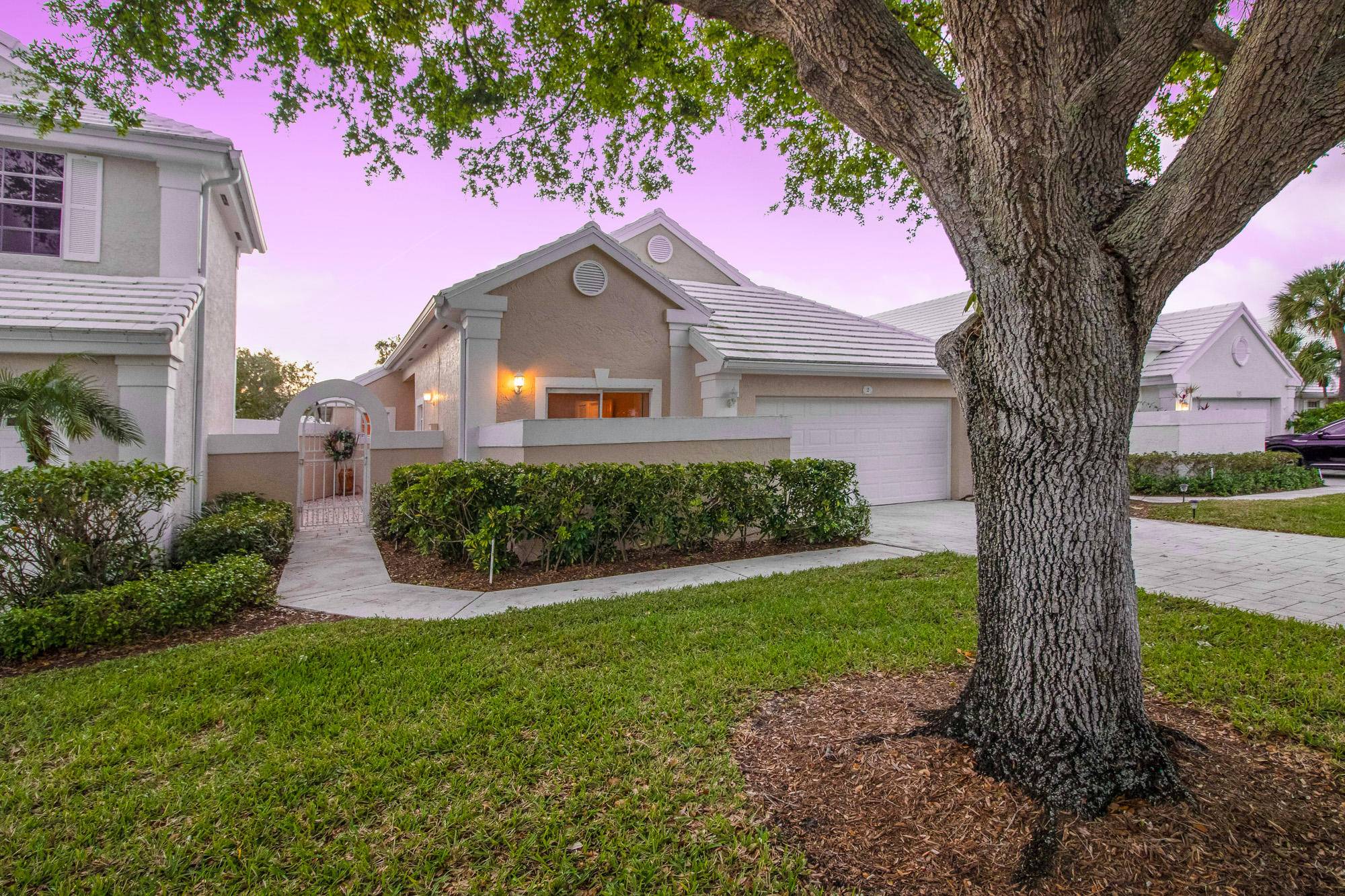 Palm Beach Gardens, FL 33418,2 Elgin LN