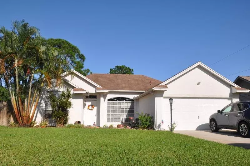 2413 SW Monterrey LN, Port Saint Lucie, FL 34953