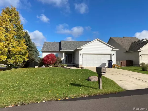 2633 CIRCLE PINE, Howell, MI 48843 7256