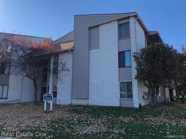 32005 W 12 MILE RD UNIT 201, Farmington Hills, MI 48334