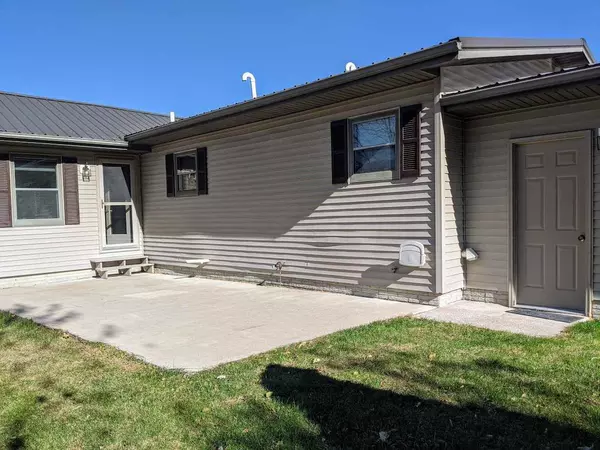 Lansing, IA 52151,285 Hickory Ln