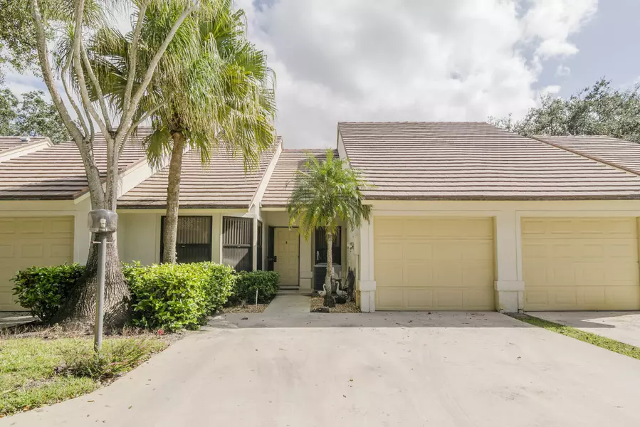 703 Saint Giles CT, Palm Beach Gardens, FL 33418