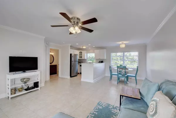 Lantana, FL 33462,219 Lakeview AVE 305