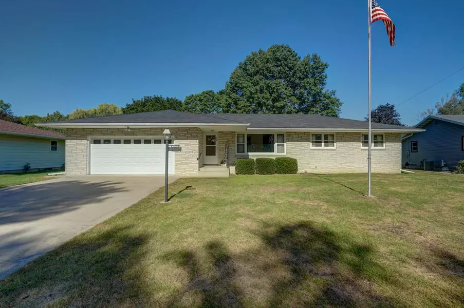 320 Harvard Dr, Deforest, WI 53532