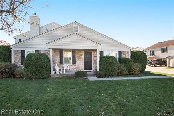 15870 CHARLESTON DR 229, Clinton Twp, MI 48038