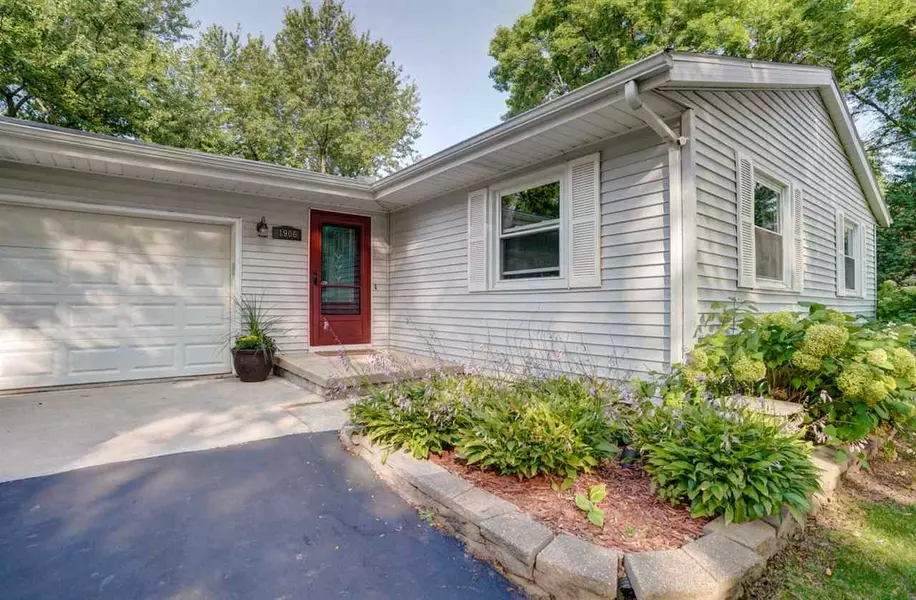 1906 Christine Ln, Madison, WI 53716-2312