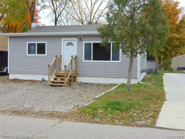 2467 PINE LAKE AVE, Keego Harbor, MI 48320