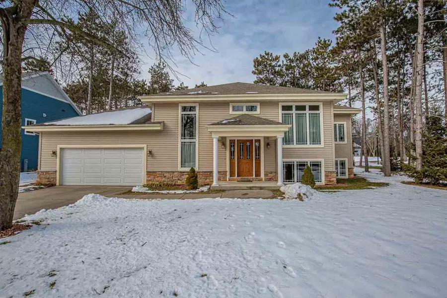 N4029 Majestic Cir, Cambridge, WI 53523-9799