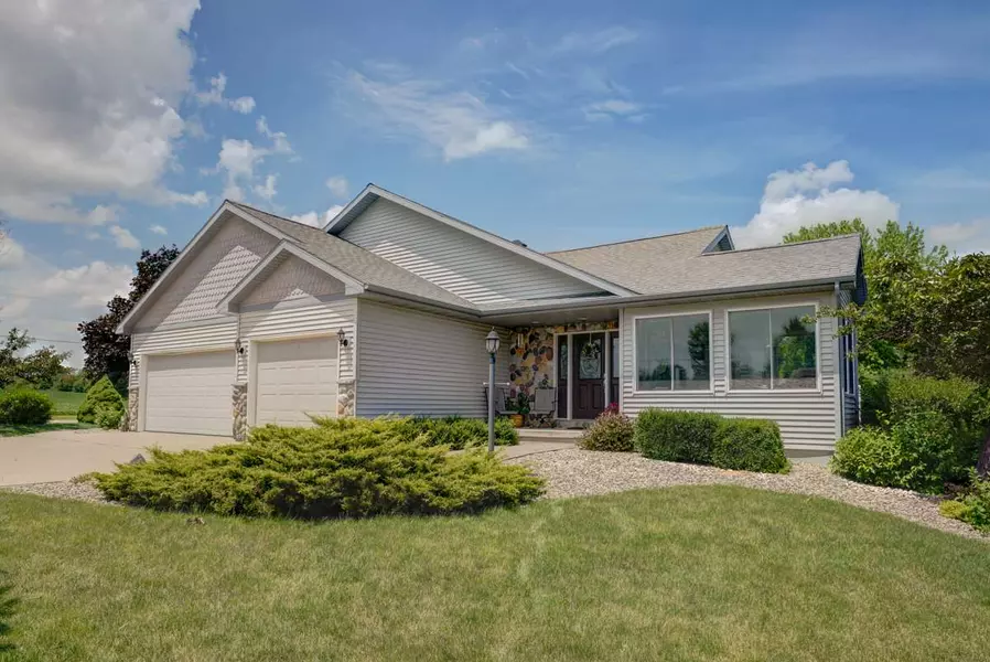 2766 Alice Cir, Stoughton, WI 53589