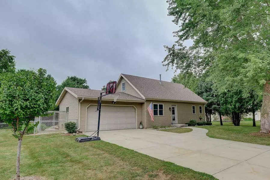 569 Queen St, Belleville, WI 53508