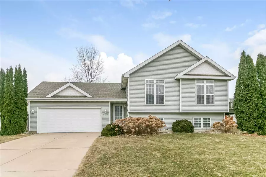 6706 VILLAGE PARK DR, Madison, WI 53718