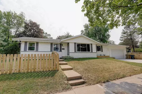 933 Debra Ln, Madison, WI 53704